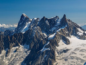 Гранд-Жорас (Grandes Jorasses): 4 208 м