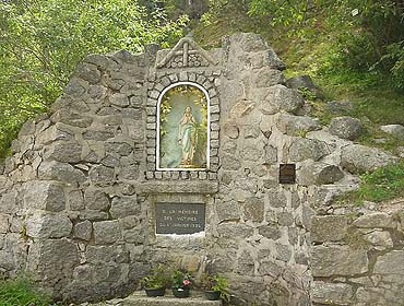 Монумент в честь погибших энергетиков (озеро Нуар)