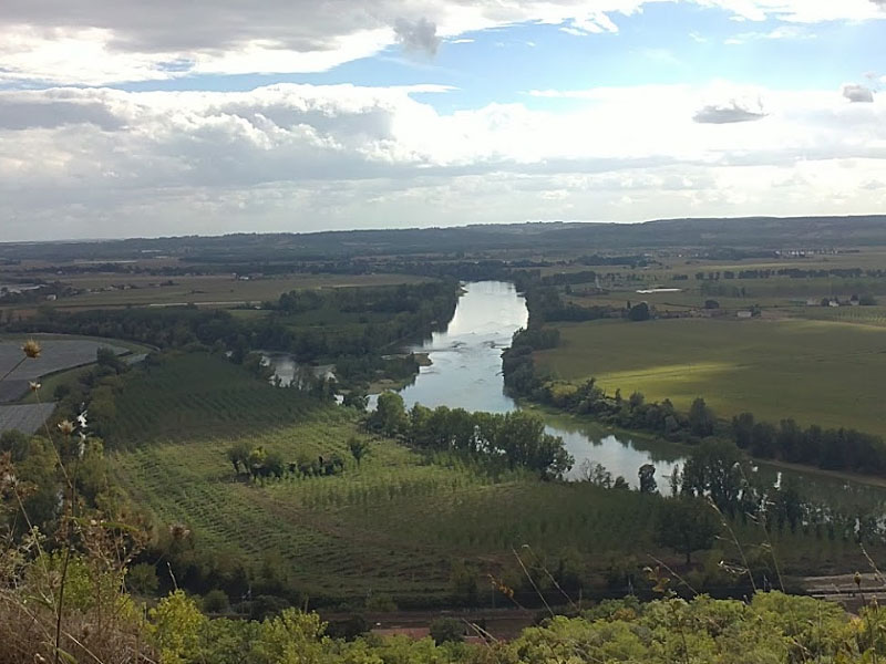 Слияние Гаронны (Garonne) c правым притоком - рекой Ло (Lot)