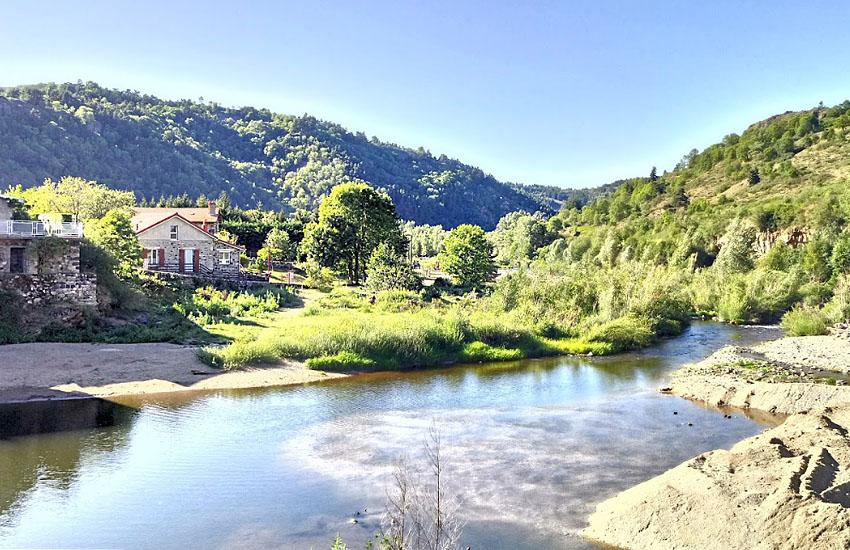 Река Луара (Loire) у города Гуде (Goudet)