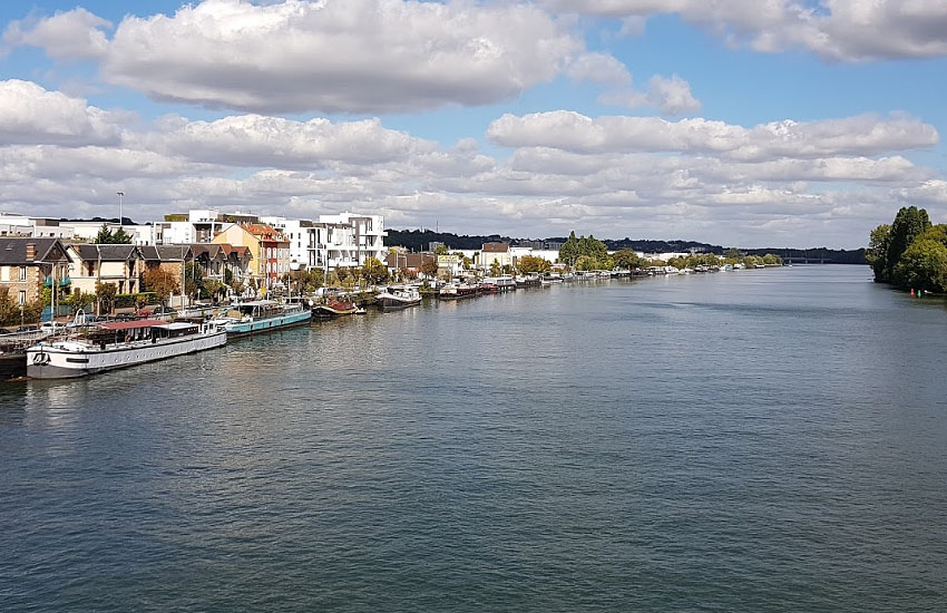 Сена (Seine) в среднем течении (пригород Парижа)