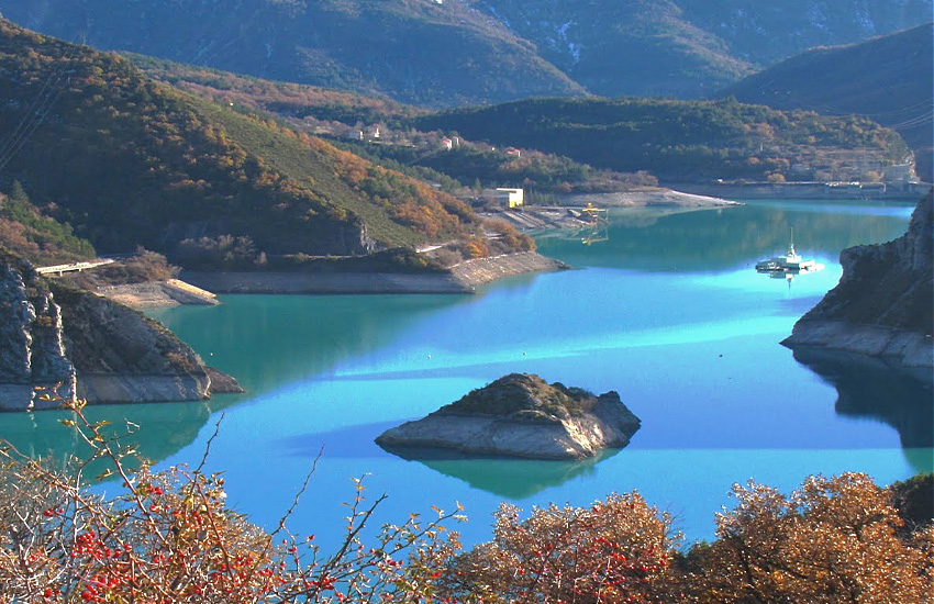 Озеро Кастийон (Lac de Castillon). Прованс-Альпы-Лазурный берег, Альпы Верхнего Прованса