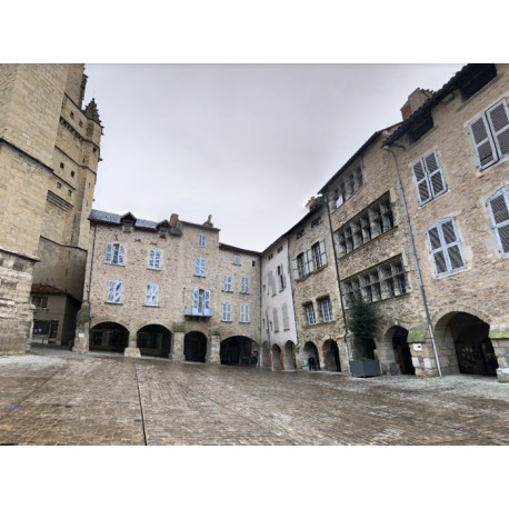 Соборная площадь в Вильфранш-де-Руэрг (Place Notre-Dame de Villefranche-de-Rouergue)