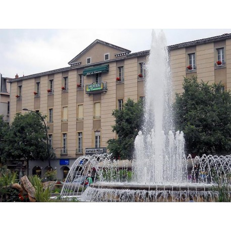 Отель Hôtel du Commerce 2* (Мийо, Авейрон)