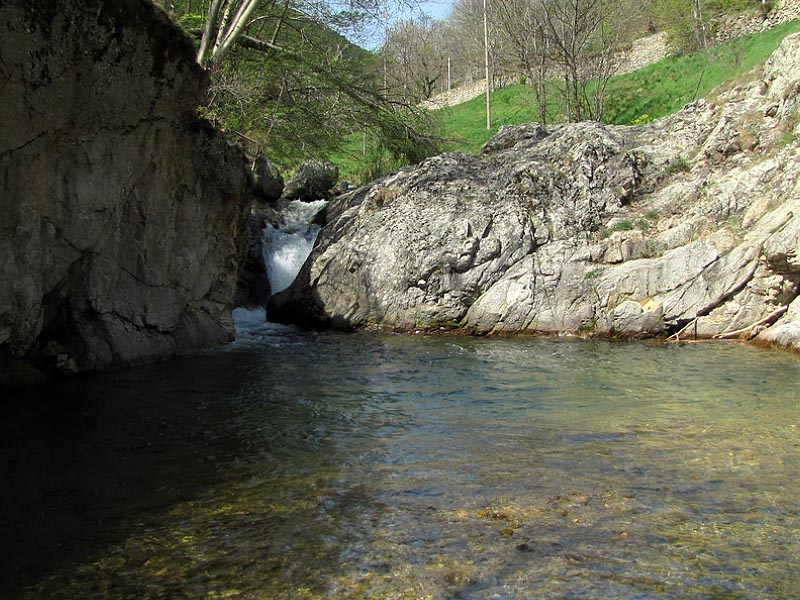 Река Ардеш (Ardeche) в верхнем течении
