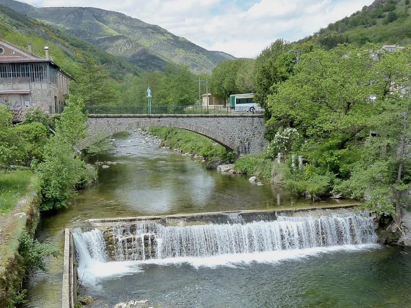 Река Ардеш (Ardeche) в городке Бан (Banne)
