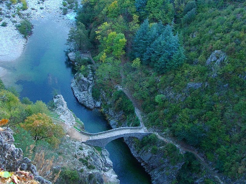 Река Ардеш (Ardeche) в верхнем течении