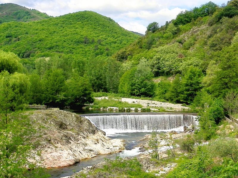 Река Ардеш (Ardeche) в верхнем течении
