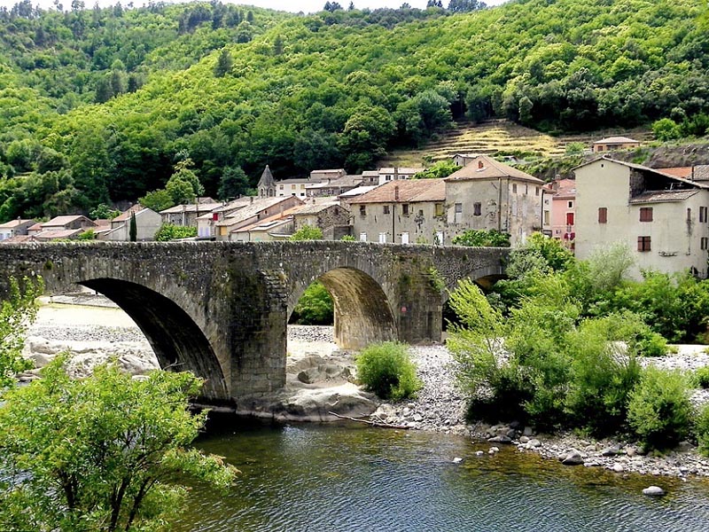 Река Ардеш (Ardeche) в среднем течении