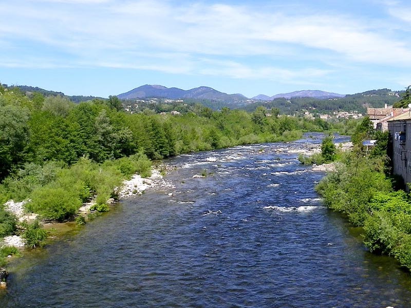 Река Ардеш (Ardeche) в среднем течении