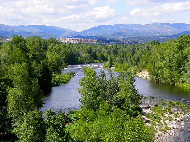 Река Ардеш (Ardeche) в среднем течении