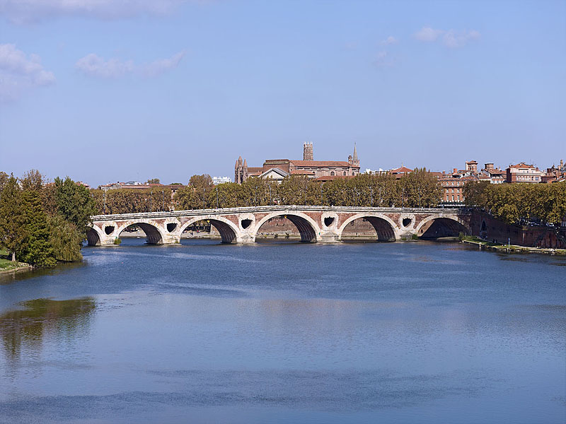 Мост Pont-Neuf (1632 год) в Тулузе